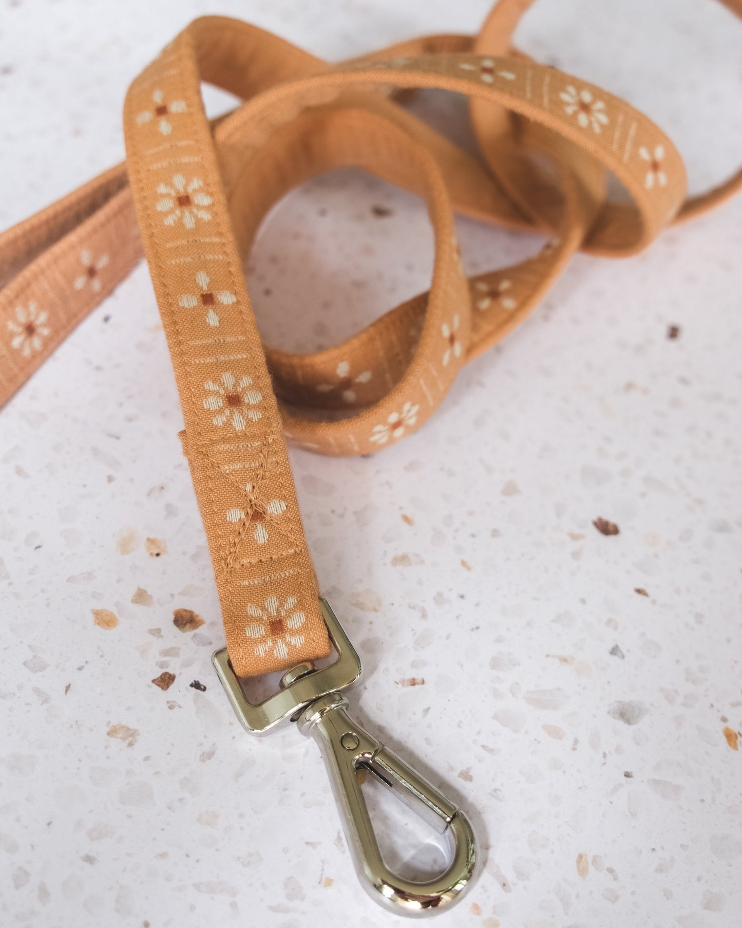 Leash - Daisy Peach