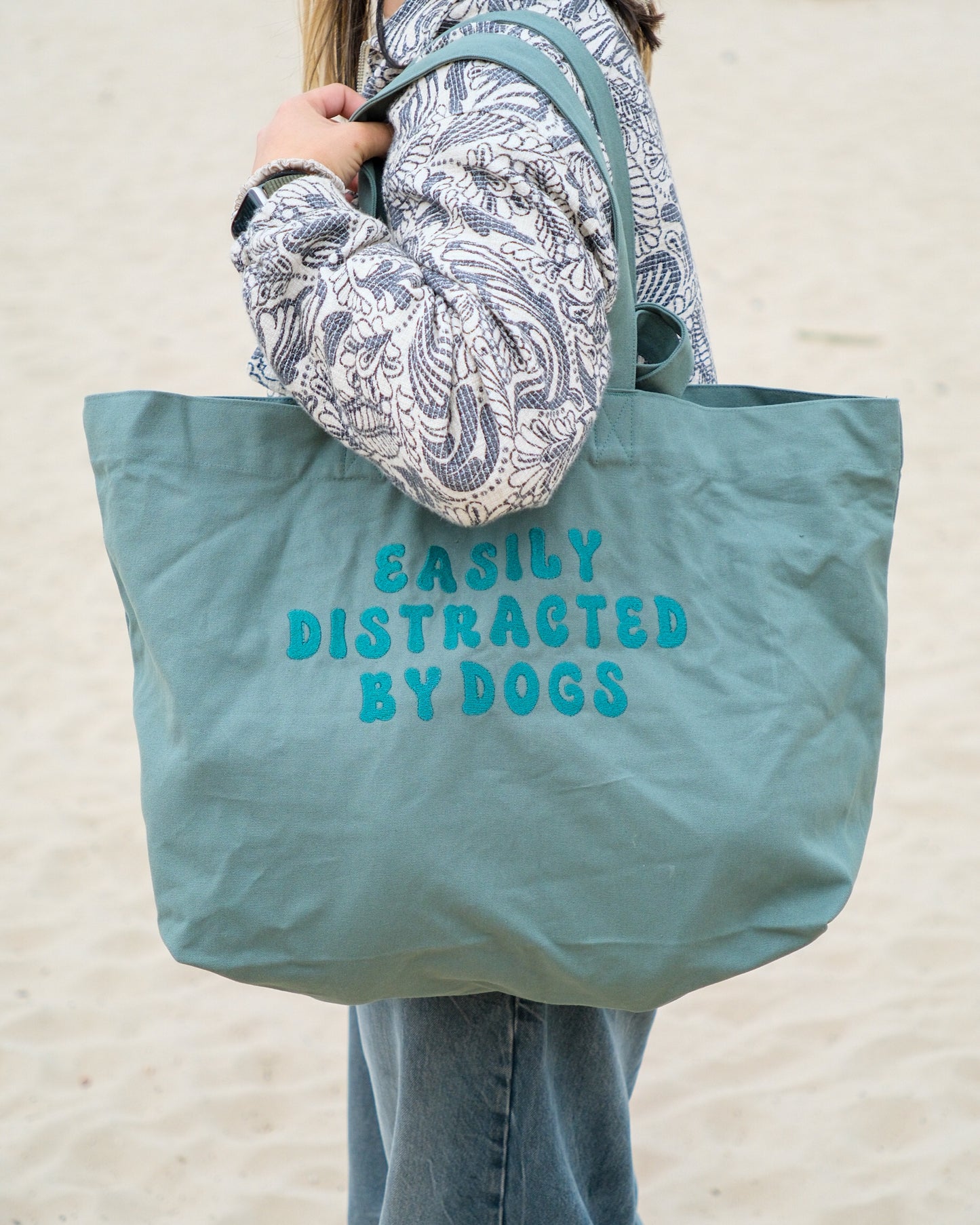 Bag - Easily distracted by dogs